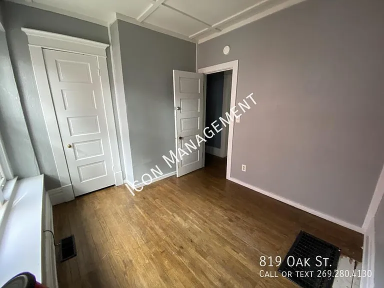 819 Oak St — Photo 7