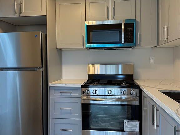 5th image of 241 Limeridge Rd W #2