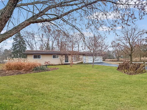 2003 Eagle Dr, Freeport, IL 61032