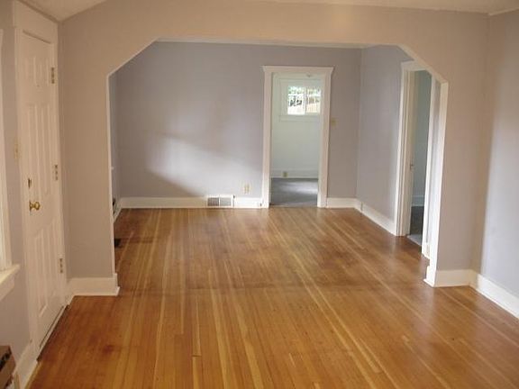 4th image of 10716 Stone Ave N #B