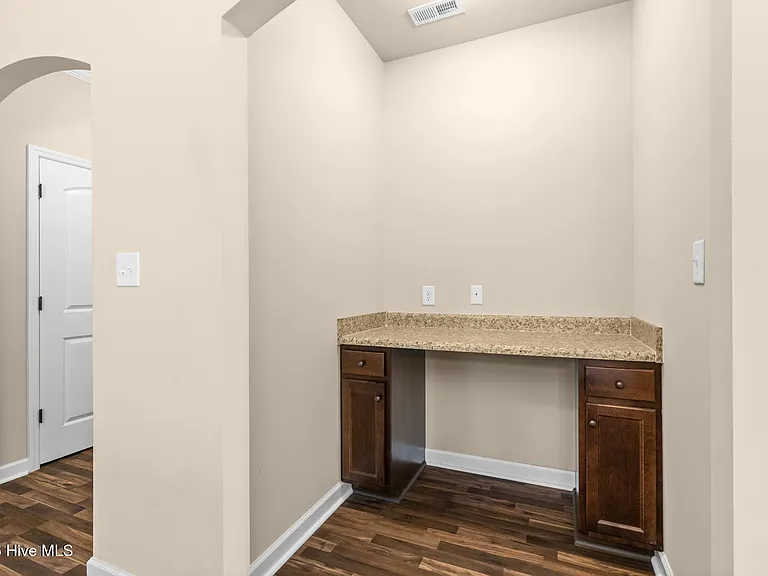 260 Breakwater Dr — Photo 14