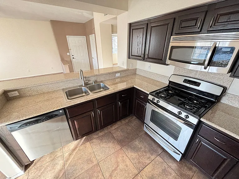 1505 Blackcombe St #101 — Photo 3
