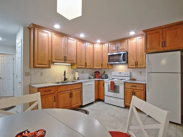 123 S Railroad St, Hummelstown, PA 17036
