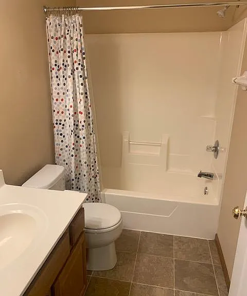 Upper level hall bathroom