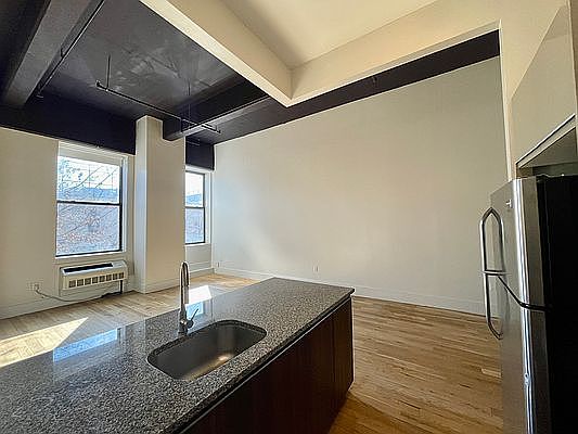 4th image of 564 De Kalb Ave #222