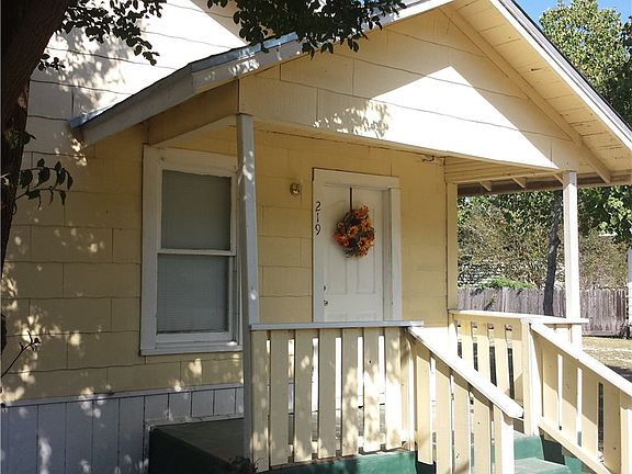 2nd image of 219 Tutt Ave