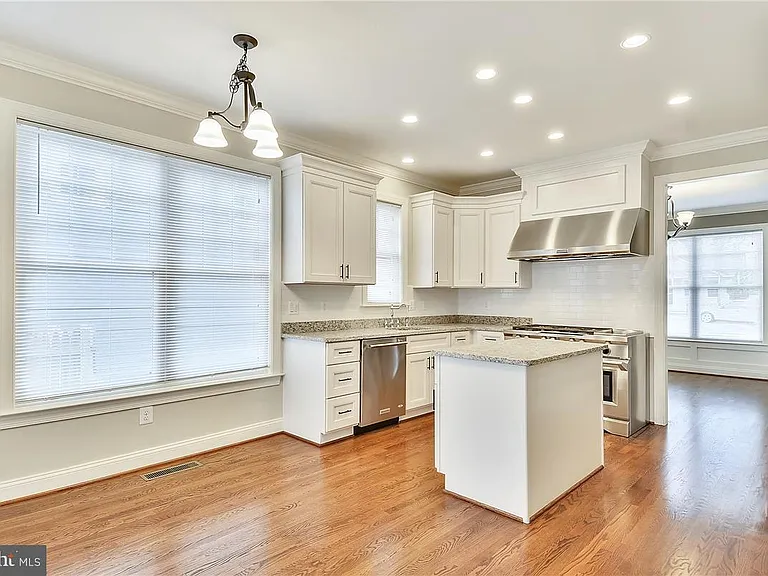 2205 N Edison St — Photo 8