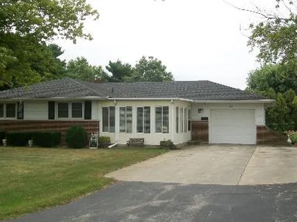 101 Wall St, Crescent City, IL 60928