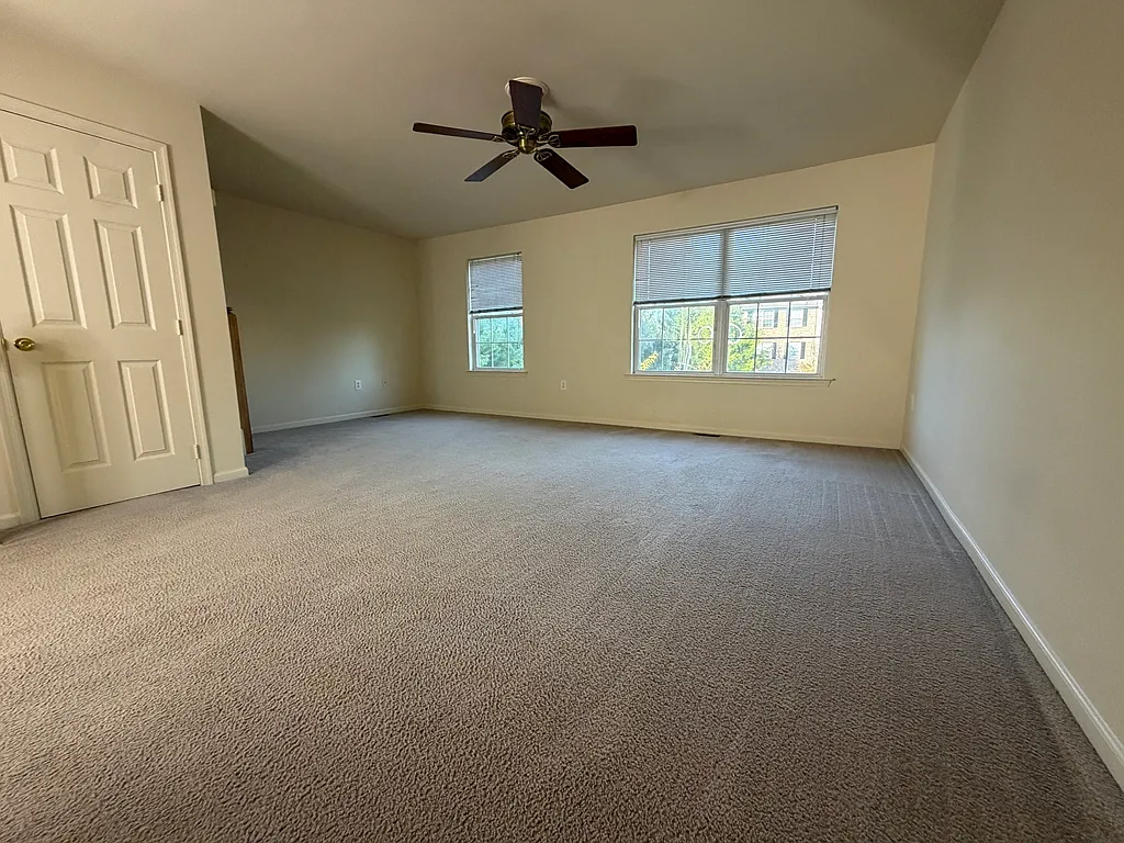 3 bed, 2.5 bath, $2,400 — Photo 3