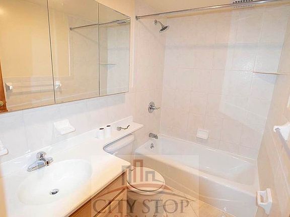 5th image of 49 W 74th St APT 4