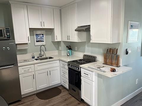 2nd image of 4536 Tivoli St #B