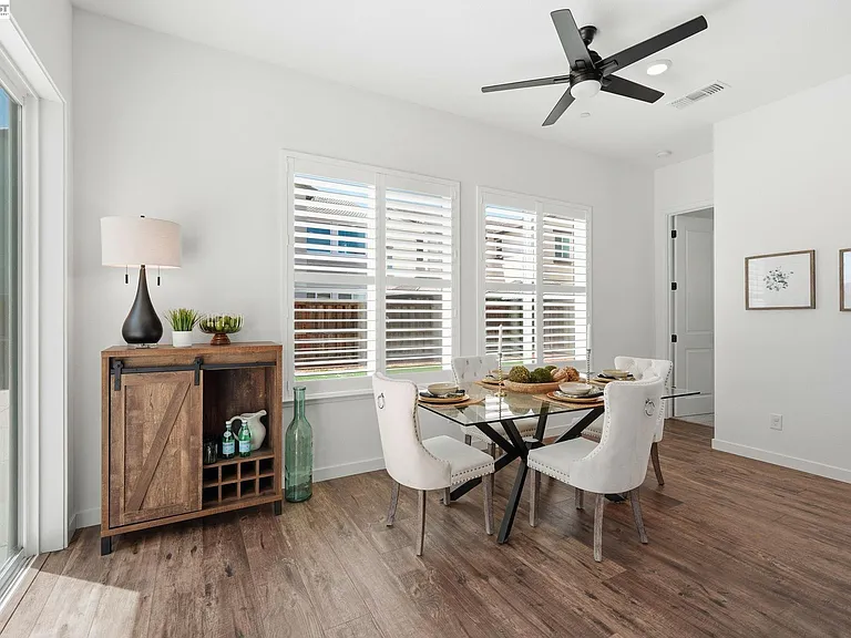 1550 Plumas Dr — Photo 11