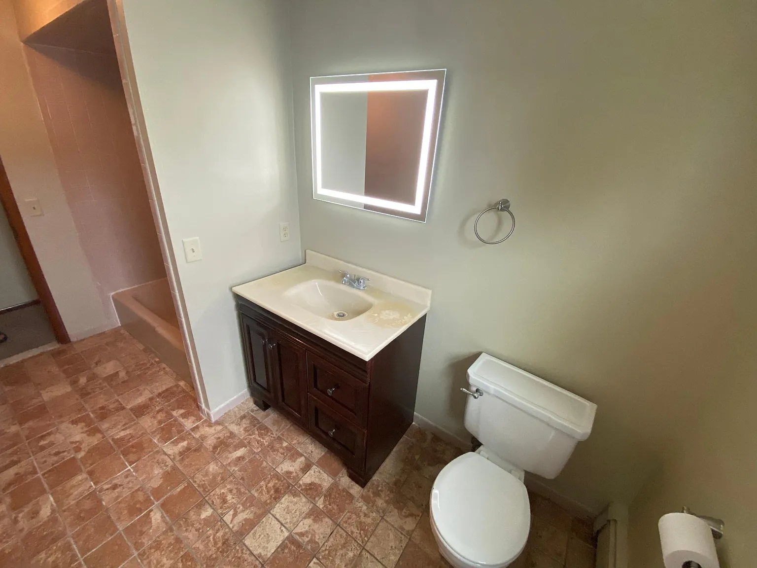 298 Garibaldi Ave — Photo 2