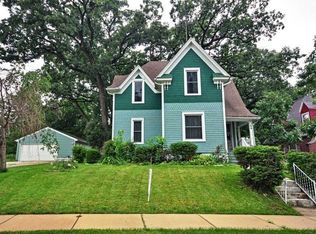 64 Crescent St, Elgin, IL 60123