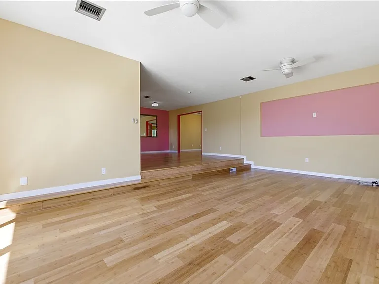 9750 Valencia Dr — Photo 16