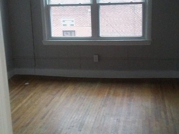 4th image of 1913 Clinton St