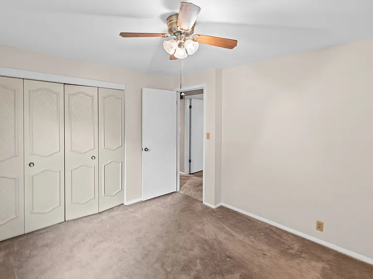 206 Joan Ave — Photo 10