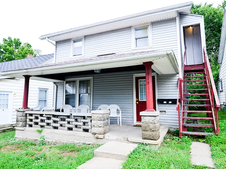 912 Roberts St — Photo 1