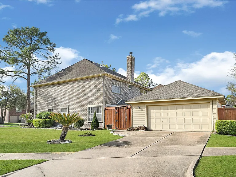 5910 Rolff Ln — Photo 6