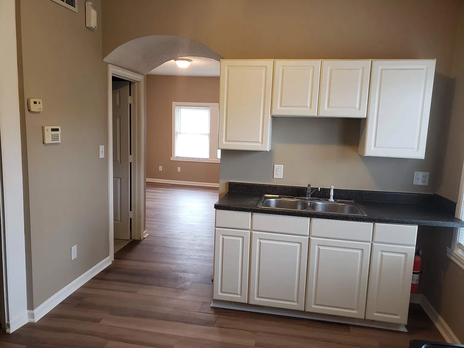 2 bed, 750 sqft, $1,050 — Photo 2