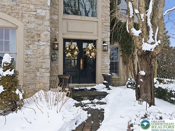 3rd image of 635 Kathleen Dr