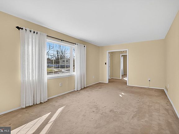 4th image of 9 Rydal Dr