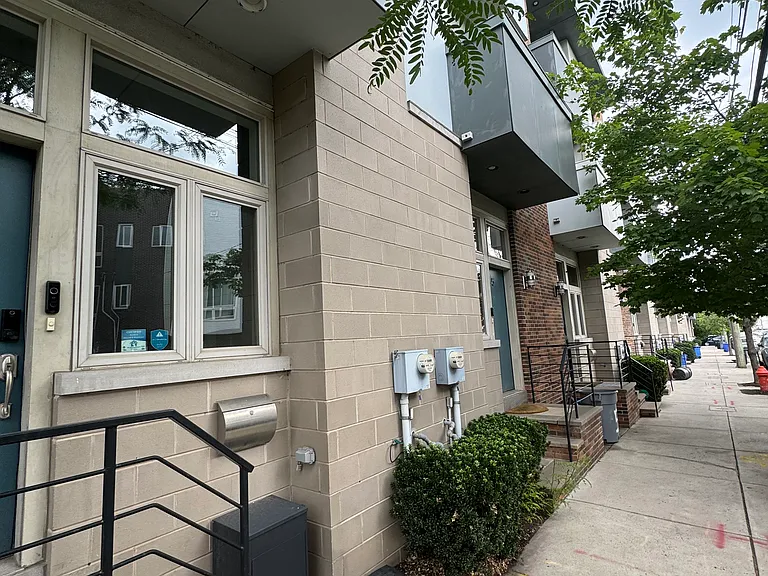 412 N Front St — Photo 5