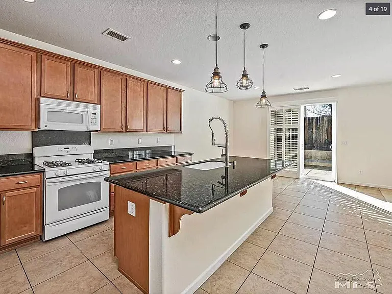 2060 Angel Ridge Dr — Photo 7
