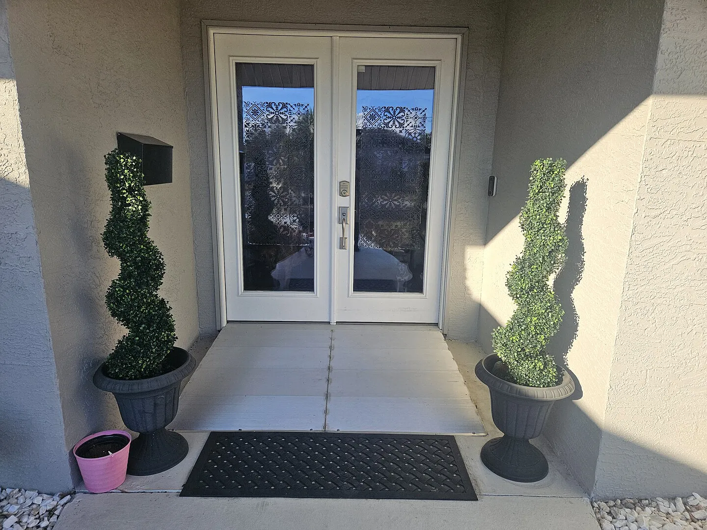 Corporate & Insurance Housing | Furnished 2BR + Den Home — Photo 2