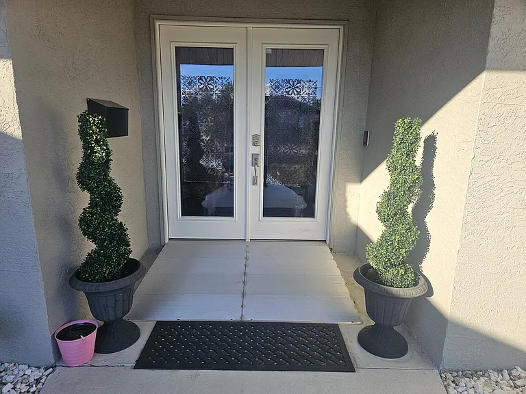 Lola Dr — Photo 2
