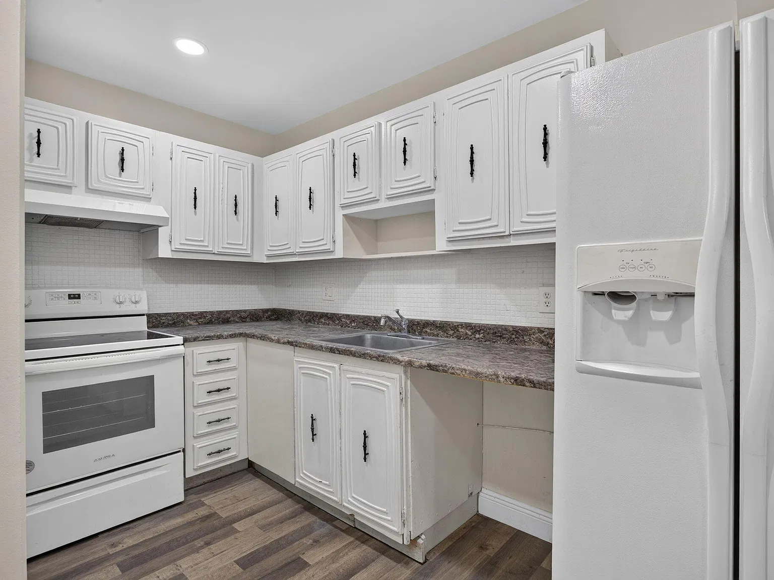 3 bed, 2.0 bath, 1458 sqft, $2,600 — Photo 2
