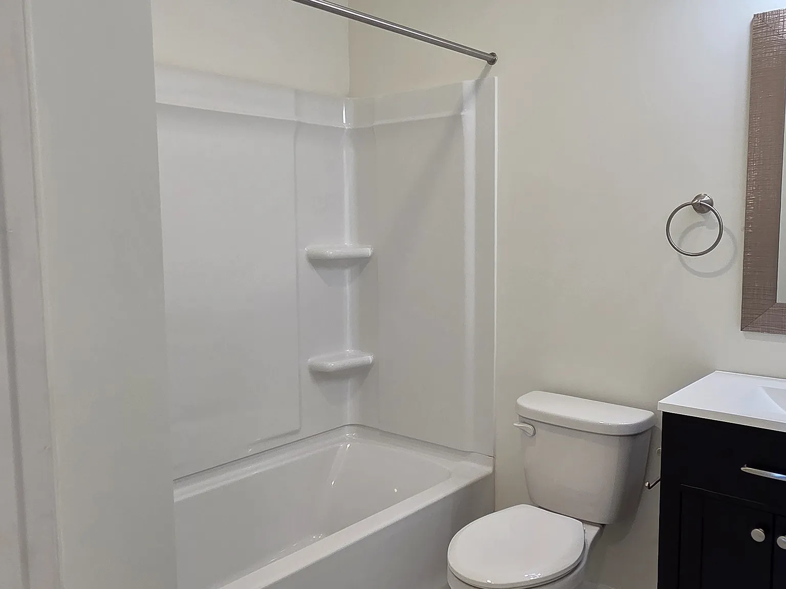 3 bed, 2.5 bath, 1300 sqft, $2,500 — Photo 4