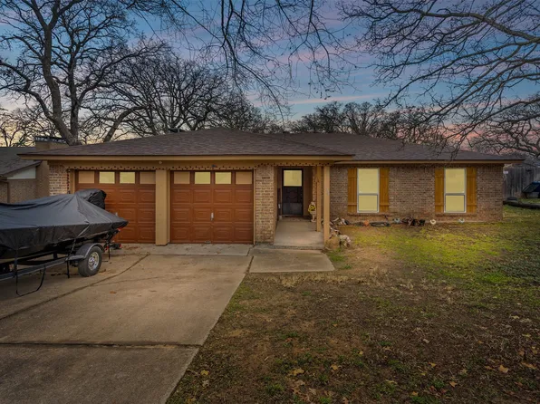 724 Timberoaks Dr, Azle, TX 76020