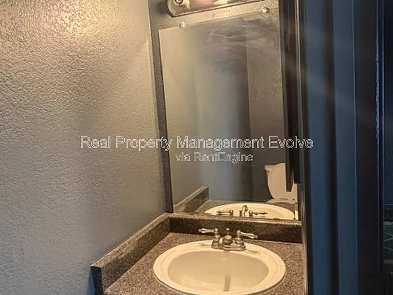 2689 W Ocotillo Rd — Photo 12