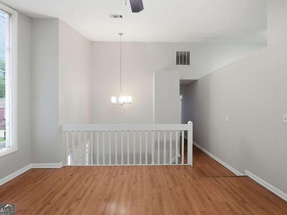 3rd image of 1424 Brookcrest St