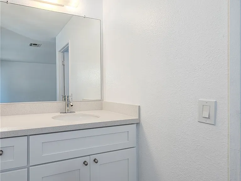 1650 S Campus Ave #17 — Photo 17