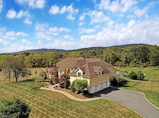 5 Freeman Ln, Whitehouse Station, NJ 08889