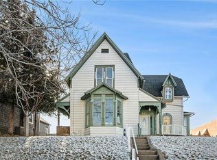 421 Chestnut St, Leavenworth, KS 66048