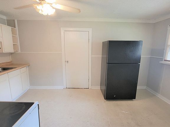 4th image of 309 Waller Ave