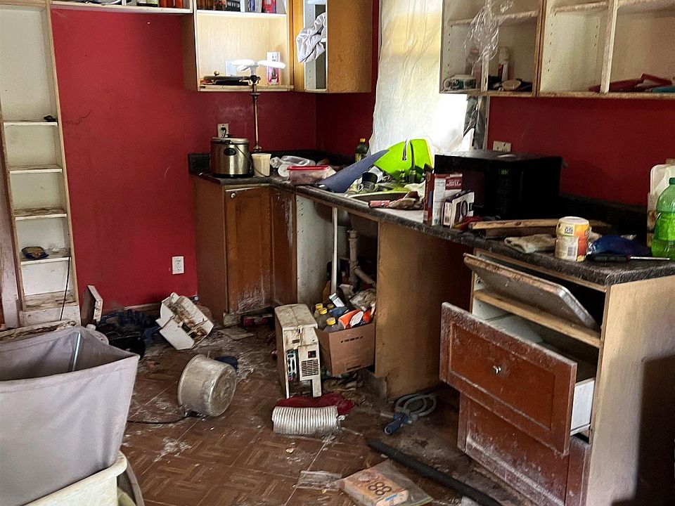 2nd image of 1726 Caroline St