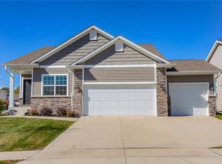 904 Wolf Creek Dr, Polk City, IA 50226