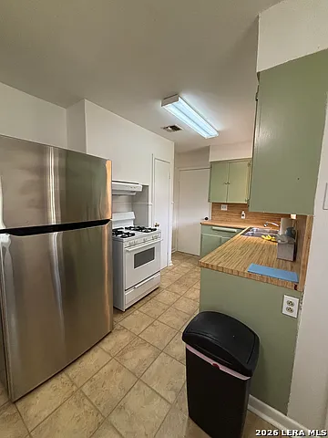3 bed, 2.5 bath, 1384 sqft, $1,995 — Photo 4