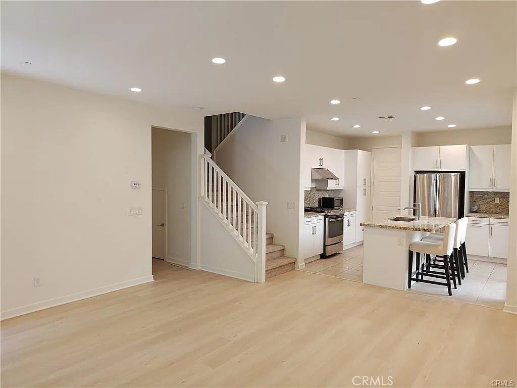 3 bed, 1537 sqft, $4,200 — Photo 4