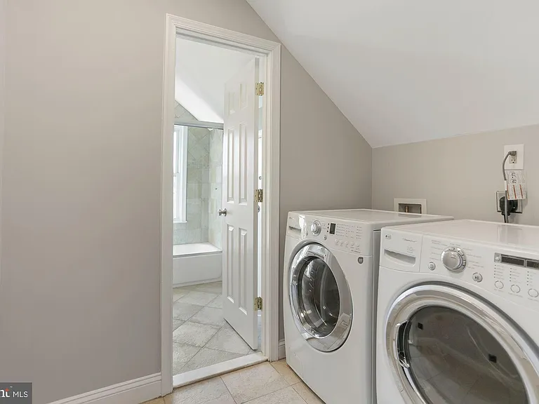 215 T St NE — Photo 22
