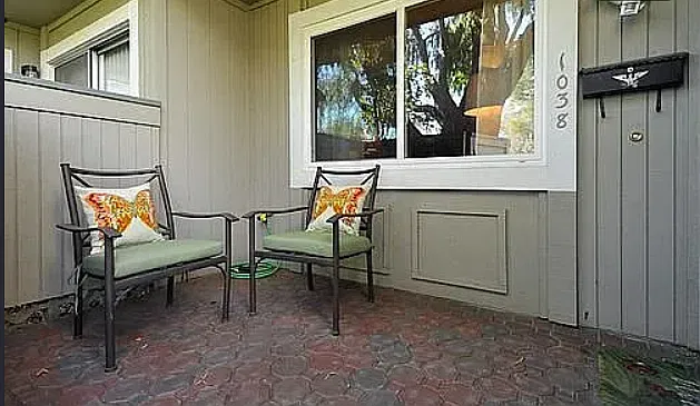 2 bed, 2.5 bath, 1290 sqft, $4,300 — Photo 2