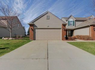 518 Newberry Ln, Howell, MI 48843