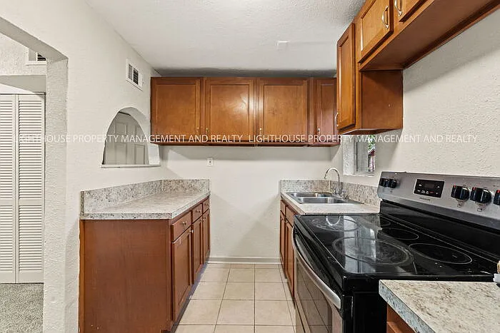 1417 W 31st St — Photo 13