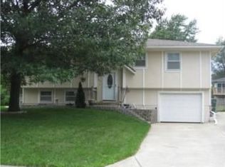 906 W 2nd St, Edgerton, KS 66021