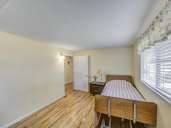 2nd image of 12835 NE 80th St