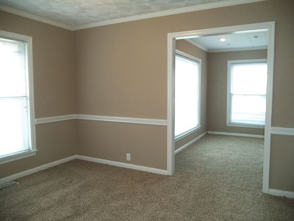 5th image of 3562 N Gladstone Ave